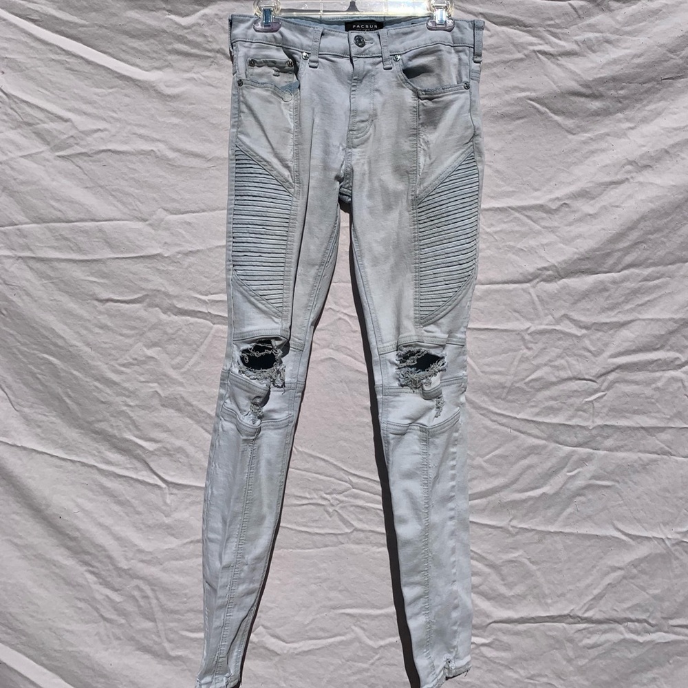 Ripped Skinny Jeans